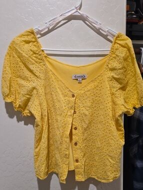 Nanette Lepore Yellow Eyelet Button-Front Puff Sleeve Blouse